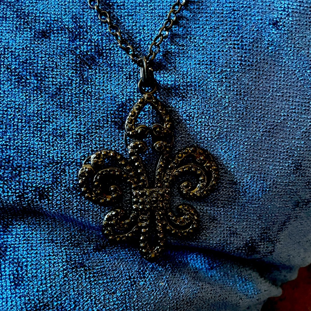 Fleur de Lis pendant
